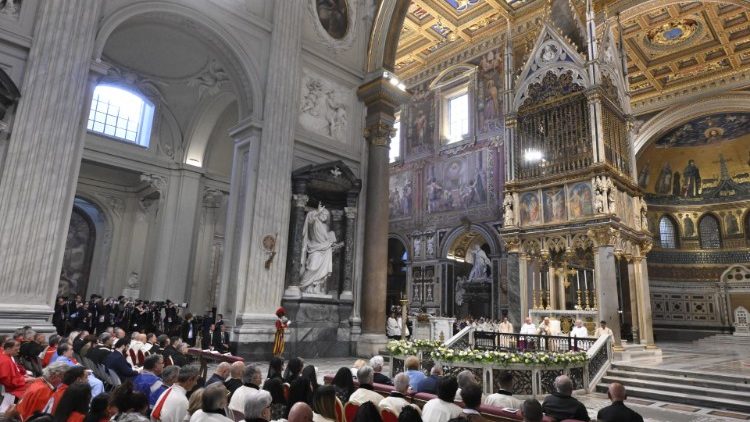 3 dimensiones del Corpus Christi (la Eucaristía) explicados sencillamente por el Papa