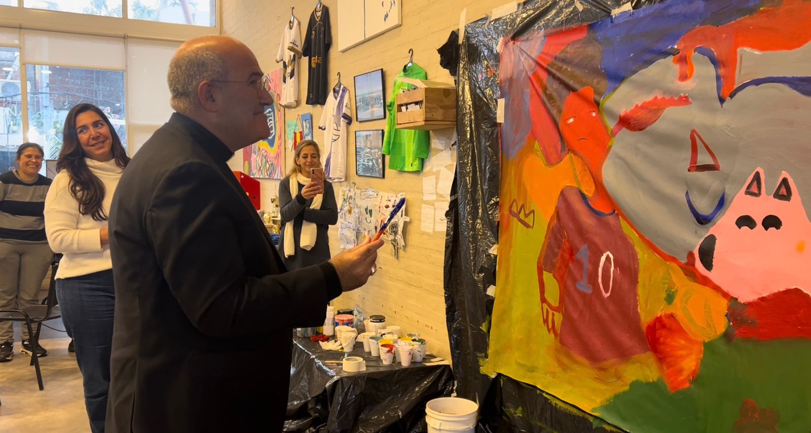 Prefecto del Dicasterio para Educación visita barrio argentino y encuentra a fundador de proyecto impulsado por el Papa: Scholas