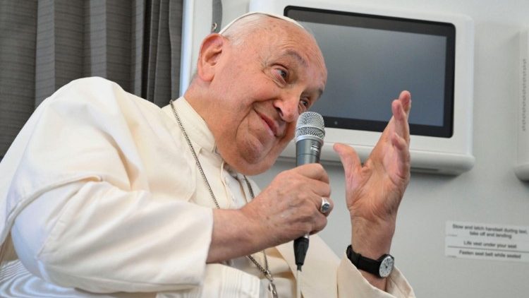 Entrevista completa al Papa Francisco tras su viaje pastoral a Indonesia, Papúa, Timor y Singapur