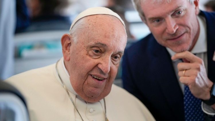 Entrevista al Papa Francisco: ¿se metió en política en Bélgica? Líbano y la crítica de Lovaina por “conservador”