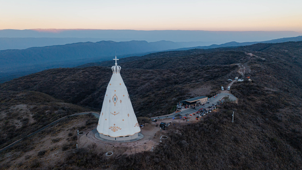 Así es la estatua más grande de la Virgen María que hay en todo el mundo y que está en Argentina