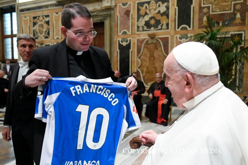 Dos formas de santidad canonizada profundizadas por el Papa: el martirio y el ofrecimiento de la propia vida
