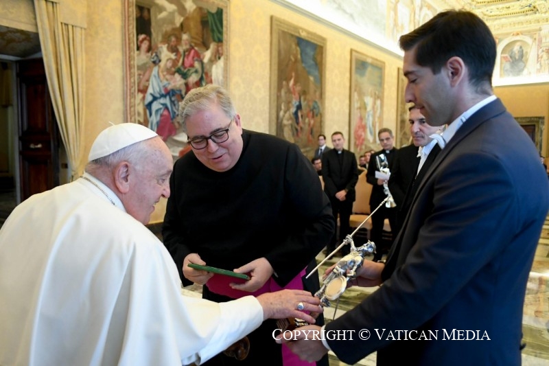 Papa a los seminaristas de Toledo: las 3 cercanías, cómo hacen la genuflexión y los elementos fundamentales del sacerdocio