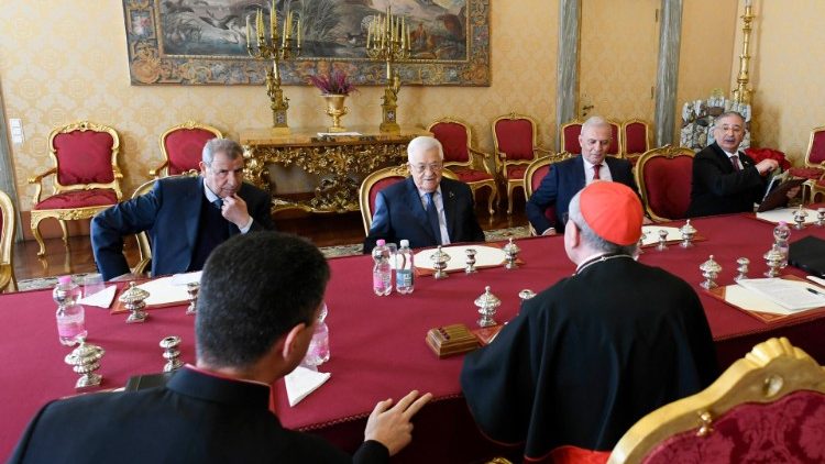 Un icono histórico y un llamado a la paz: el Papa Francisco se reúne con el presidente palestino Mahmoud Abbas