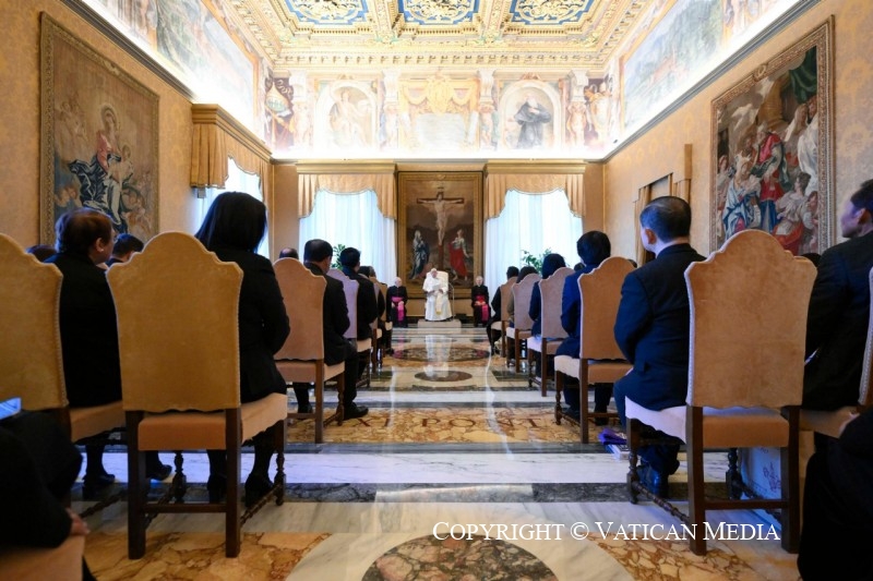 Las incomprensiones que se alzan como espino: filipinos que viven en España en audiencia con el Papa