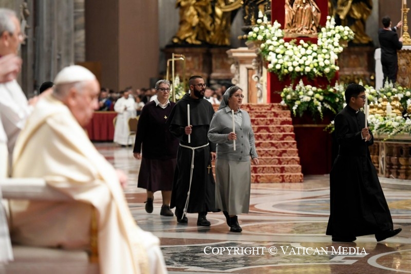 ¿Cómo los votos religiosos dan luz a hombres y mujeres de nuestro tiempo? Papa Francisco contesta