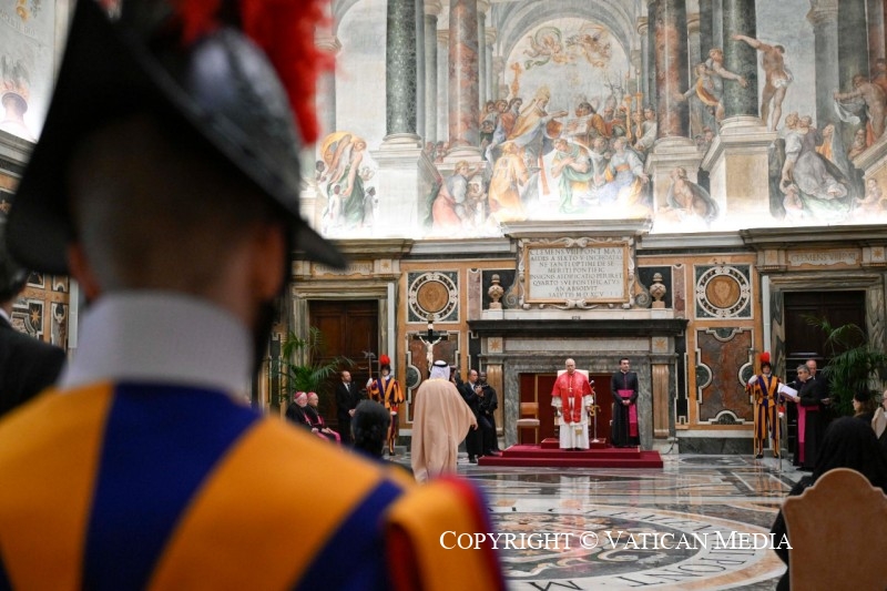 13 nuevos embajadores se presentan al Papa quien les dice que Santa Sede no será un espectador en violaciones de derechos humanos