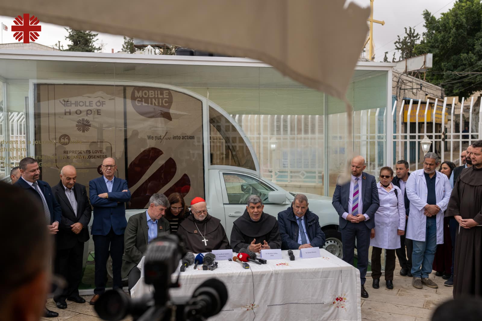 Papamovil de Francisco convertido en ambulancia recibe permiso para ingresar a Gaza