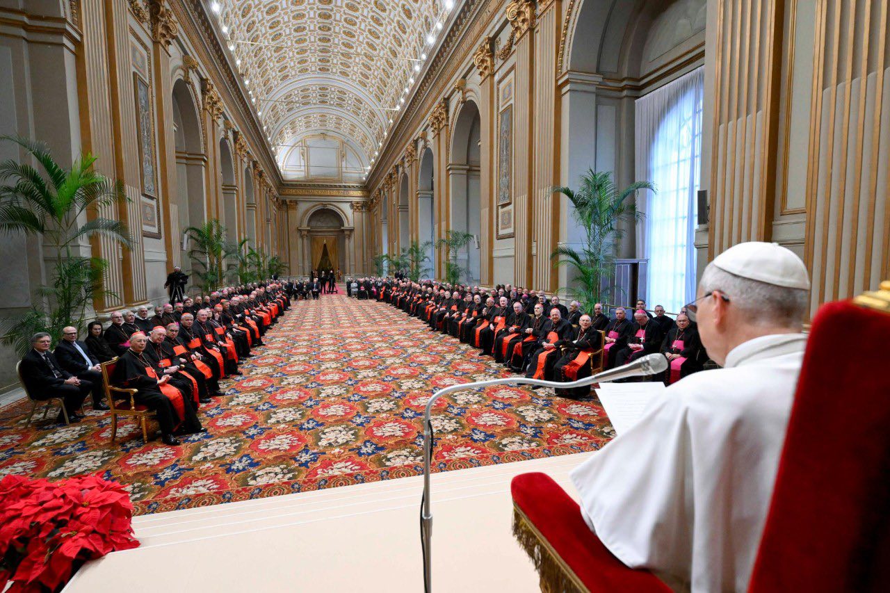 2 dos aspectos fundamentales de la vida de la Iglesia: misión y comunión explicadas por León XIV a la curia en un gran discurso