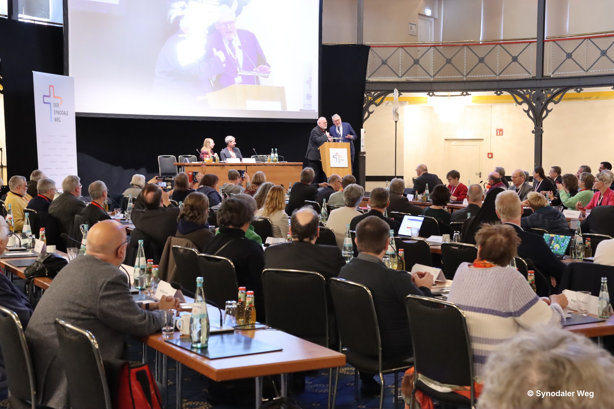 ANÁLISIS: Concluye un experimento “eclesial”: el Camino Sinodal Alemán. El problema queda en manos del Papa