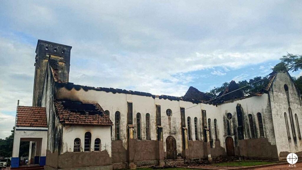 Islamistas reducen a escombros una iglesia histórica en el norte de Mozambique