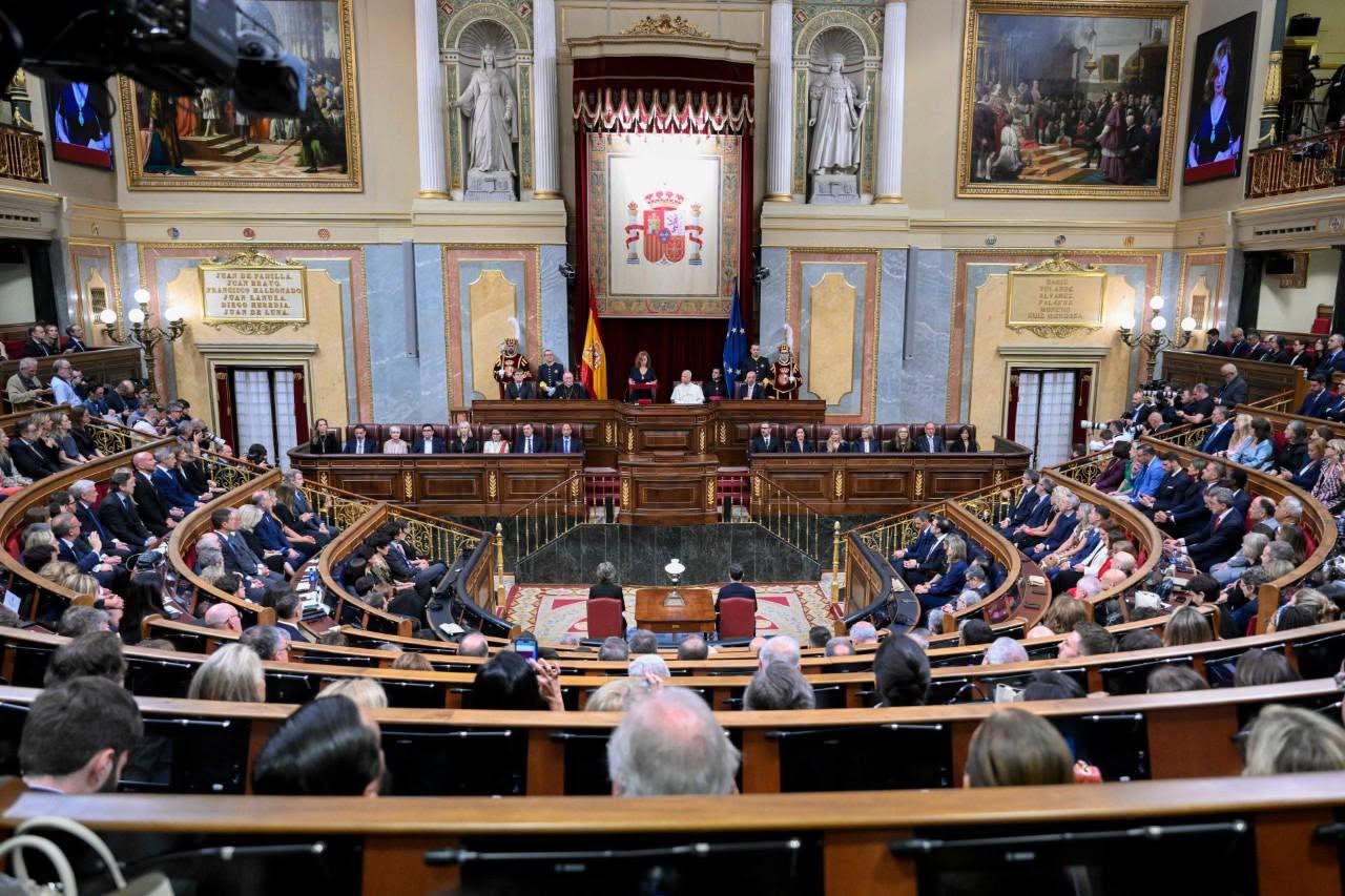 [Papa en España: día 3] ¿Qué concepción de la persona humana inspira las leyes y qué tipo de sociedad construye esas leyes? León XIV ante el Parlamento español
