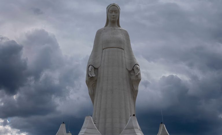 En videos y fotos: así es el nuevo monumento mariano más alto de Europa
