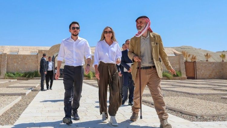 El hijo de la Reina Rania y heredero a la monarquía jordana visitó el lugar del bautismo de Jesús